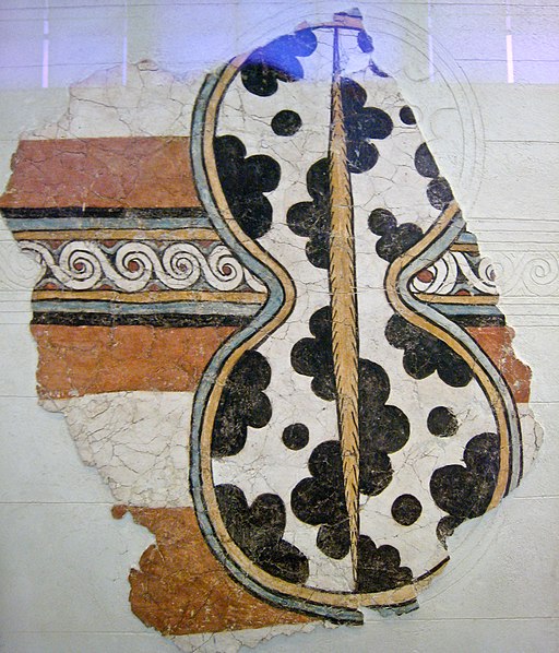 Vysoký štít na fragmentu fresky z Mykén, 13. století před n. l. Národní archeologické muzeum v Athénách, 11670. Kredit: Sharon Mollerus, Wikimedia Commons. Licence CC 2.0.