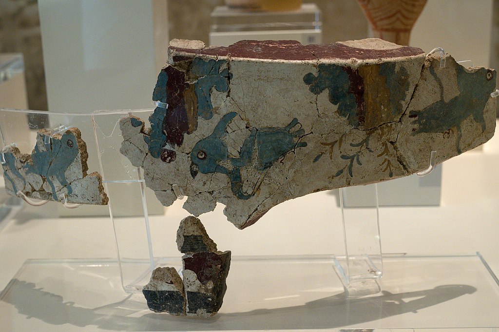 Malba na štuce obětního stolku, Tiryns, 16 až 14. století před n. l. Archeologické muzeum v Naupliu. Kredit: Zde, Wikimedia Commons. Licence CC 4.0.