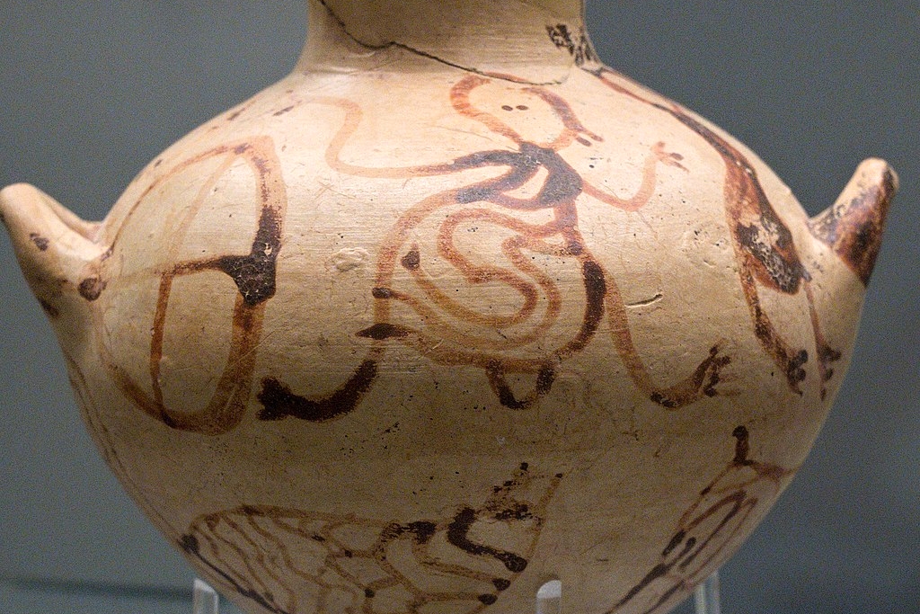Hydrie (nádoba na vodu) s lidskými postavami. Kalkani, 1350-1300 před n. l. Archeologické muzeum v Mykénách, MM 1944.Kredit: Zde, Wikimedia Commons. Licence CC 4.0.