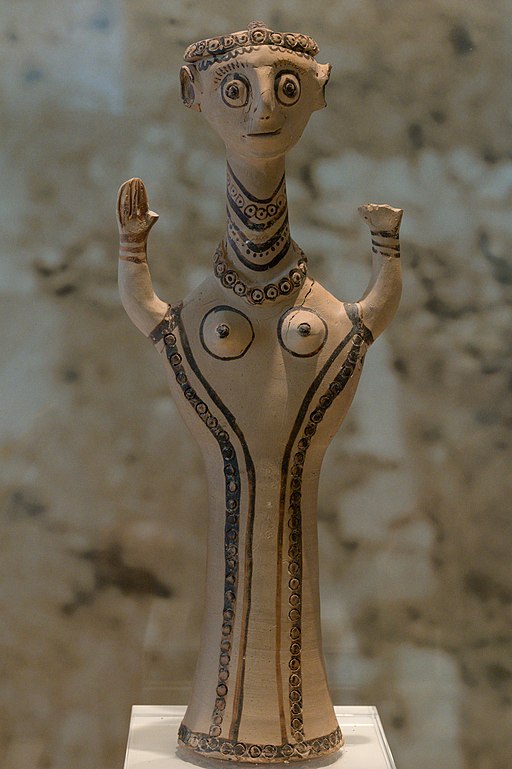 Bohyně nebo kněžka s rozepjatýma rukama. Tiryns, 12. století před n. l. Archeologické muzeum v Naupliu. Kredit: Zde, Wikimedia Commons. Licence CC 4.0.