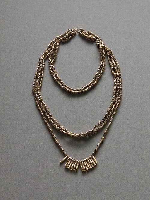 Náhrdelník z Tróje, zlato. Raná doba bronzová, 2500-2300 před n. l. Národní archeologické muzeum v Athénách, inv. č. 4331. Kredit: Zde, Wikimedia Commons. Licence CC 4.0.