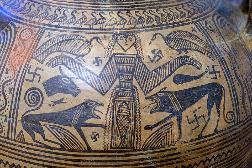 Artemis jako Paní zvířat. Boiótská raně orientalizující amfora, ještě se znaky geometrického stylu. NAMA 220. Kredit: Zde, Wikimedia Commons. Licence CC 4.0.