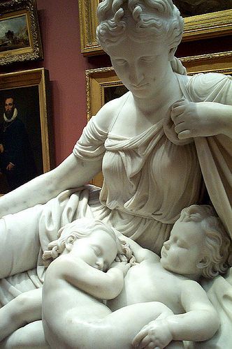 Létó a její děti. William Henry Rinehart, 1874. Metropolitan Museum of Art (New York), Acc. n. 05.12. Kredit: Lankmastaflex, Wikimedia Commons. Licence CC 4.0.