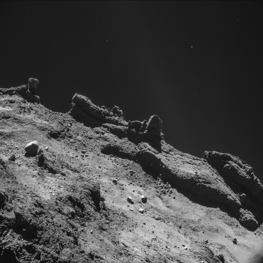 SnĂ­mek povrchu komety 67P/Churyumov-Gerasimenko poĹ™Ă­zenĂ˝ z vĂ˝Ĺˇky 10 km modulem Philae