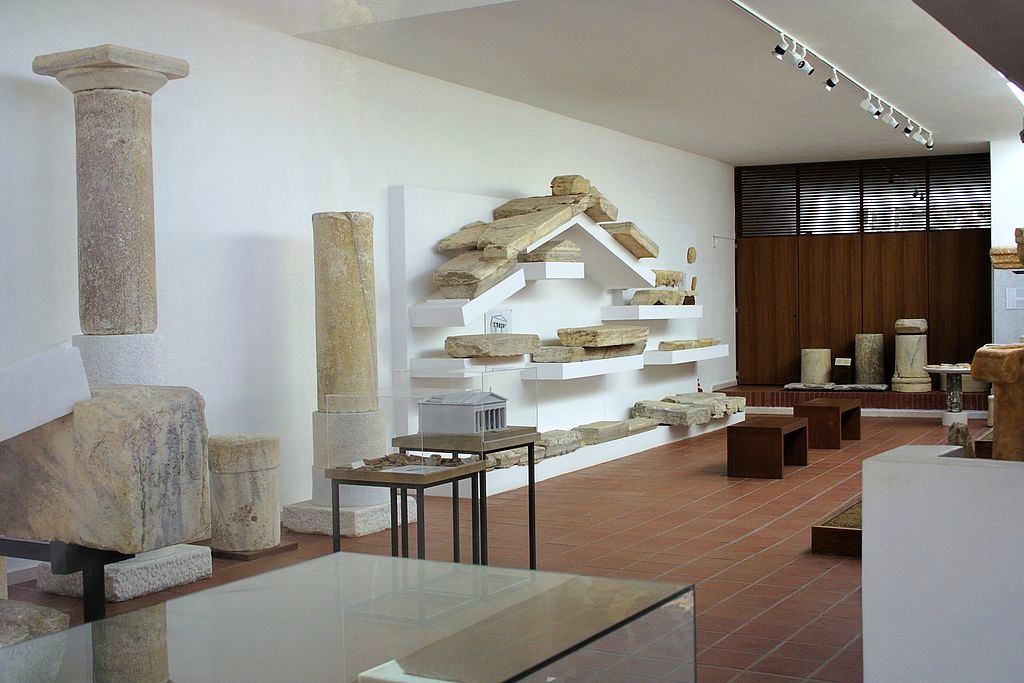Stavební články Démétria, kolem roku 530 před n. l. Muzeum v Gyroulas. Kredit: Zde, Wikimedia Commons. Licence CC 4.0.