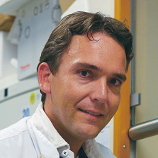 Max Nieuwdorp, vedoucí vědecký pracovník a vůdčí osobnost výzkumného kolektivu. Academic Medical Center, University of Amsterdam, Nizozemí.