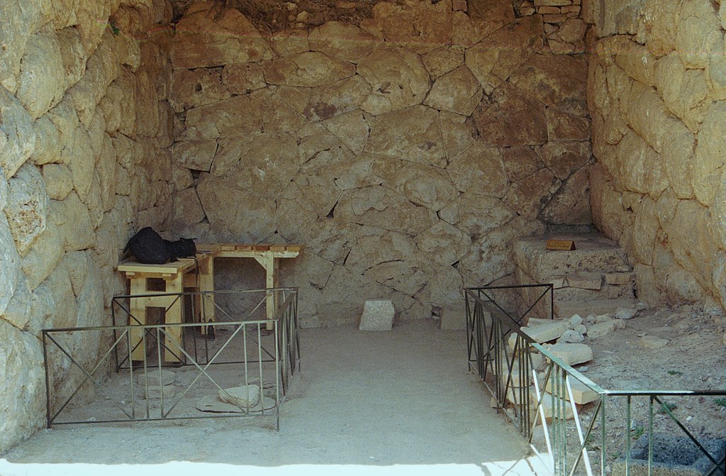 Hádův chrám v Nekromanteiu. Kredit: Zde, Wikimedia Commons. Licence CC 4.0.