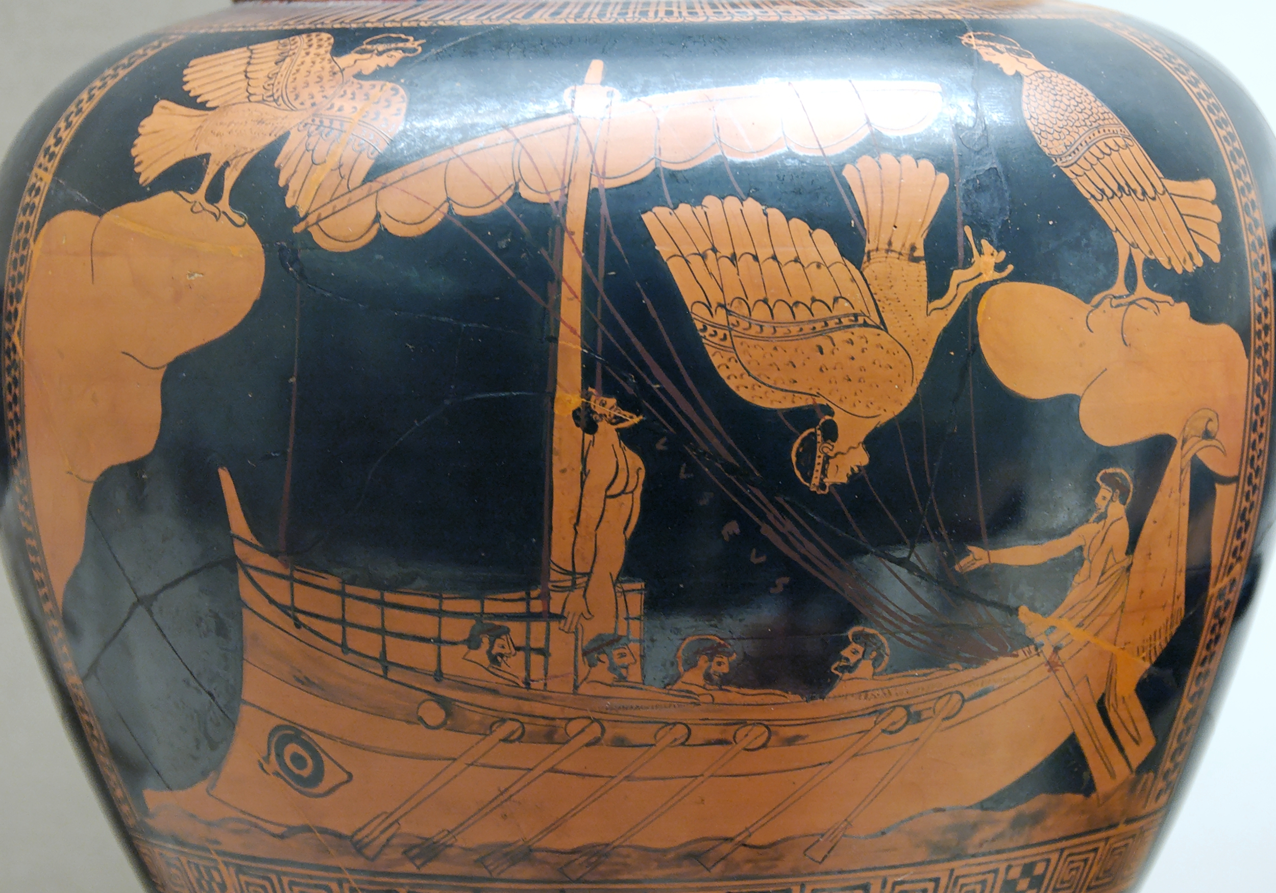 ZpÄ›v moĹ™skĂ˝ch panen lĂˇkal i Ĺ™eckĂ© nĂˇmoĹ™nĂ­ky do nebezpeÄŤnĂ˝ch mĂ­st kde lodÄ› troskotaly na skaliskĂˇch. Na  vĂˇze z let 480 - 470 pĹ™ed naĹˇĂ­m letopoÄŤtem je Odysseus a SirĂ©ny (Kredit: British Museum)