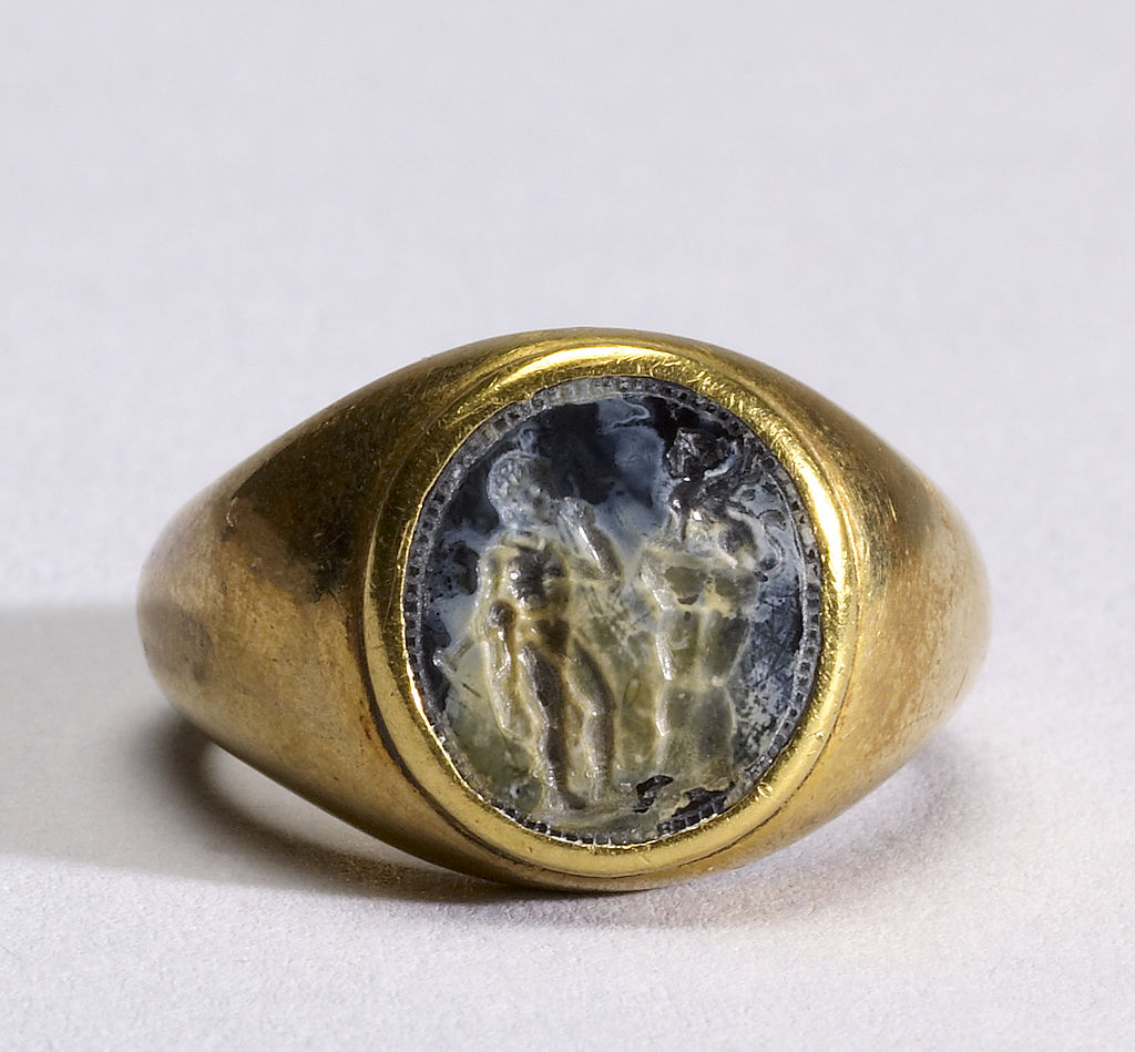 Oidipús a Sfinga na kameji (gemě) v prstenu, 4. století před n. l. (?) Baltimore, Walters Art Museum 42.465. Kredit: Walters Art Museum cooperation project via Wikimedia Commons.