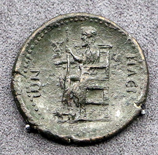 Diova socha v Olympii na minci císaře Hadriána z 2. století n. l. Florencie, Museo archeologico nazionale. Kredit: Sailko, Wikimedia Commons. Licence CC 3.0.