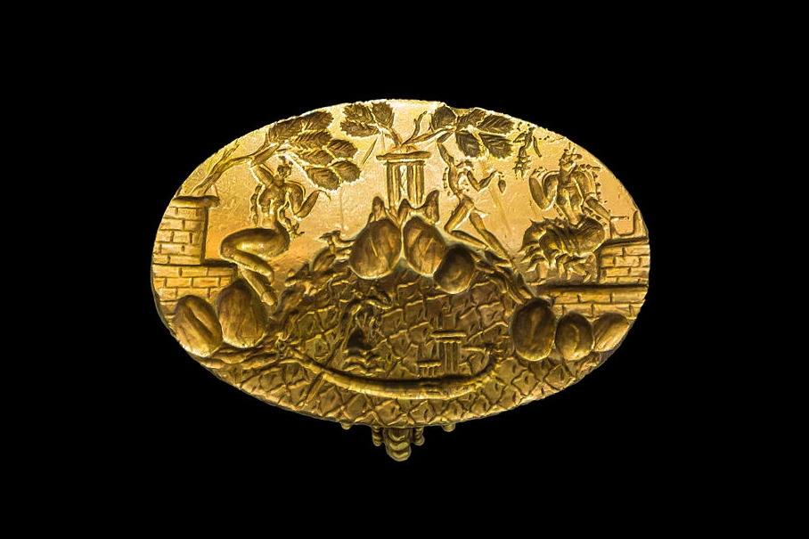 Tzv. Mínóův prsten z Knóssu, zlato, 1450 až 1400 před n. l. Kredit: Wikimedia Commons.
