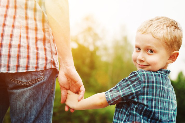 0,4 až 5,9 % manželských dětí má jiného biologického otce, než uvádí matriky,… V průměru na generaci to je 1 – 2 procenta. Kredit: Shutterstock