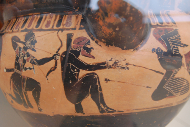 Héraklés přichází osvobodit Prométhea, 6. století před n. l. Kredit: Wikimedia Commons.