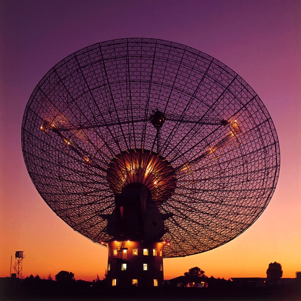 Radiotelskop australskĂ© observatoĹ™i Parkes pozoroval doposud nevidÄ›nĂ© galaxie, kterĂ© jsou pĹ™ed naĹˇimi zraky skrytĂ© za centrem MlĂ©ÄŤnĂ© drĂˇhy.