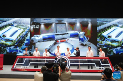 Slavnostní spuštění CHIEF1300. Kredit: Xinhua News. / Huang Zongzhi.
