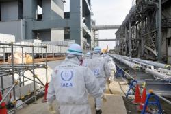 Inspekce pracovníků Mezinárodní agentury pro atomovou energii ve Fukušimě I (zdroj Susanna Loof/IAEA)