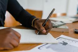 Pravorukost má nespornou výhodu. Levorukost také! Zdroj: Produkce PNW Pexels