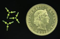 Nanodrony na sonický pohon. Kredit: 2026 EPFL/MICROBS, CC BY-SA 4.0. Nanodrony na sonický pohon. Kredit: 2026 EPFL/MICROBS, CC BY-SA 4.0.