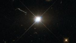 Ilustrativní jasný kvasar z hlubokého vesmíru. Kredit: ESA/Hubble & NASA.