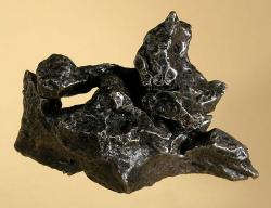 Úlomek meteoritu Campo del Cielo. Kredit: Geoffrey Notkin / Wikimedia Commons.