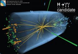 Jedna z událostí vzniku Higgsova bosonu a jeho rozpadu na dva fotony. Courtesy CERN.