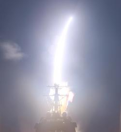 Odpálení střely SM-3 Block IIA z USS John Finn při testu Flight Test Aegis Weapon System-44. Kredit: MDA.