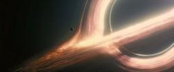 Gargantua s jednou ze svých planet. Kredit: Paramount Pictures.