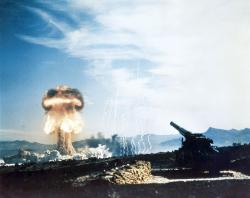 Před 70 lety, 25. května 1953, byl v rámci Operace Upshot-Knothole testováno dělo stílející náboj ráže 280 mm. Energie atomového granátu odpovídala výbuchu 15 tisíc tun TNT.  Kredit: US Federal government, Wikimedia Commons, volné dílo