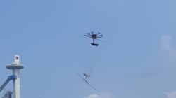 Trénink loveckých dronů se sítí. Kredit: Pyeongchang Olympics anti-Terrorism and Safety Headquarters.