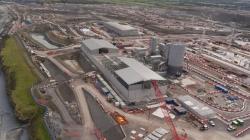 Sklad a betonárka pro areál elektrárny Hinkley Point C (zdroj EDF).