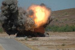 Test IED na Yuma Proving Ground. Kredit: Yumacool, Wikimedia Commons, CC BY-SA 4.0.
