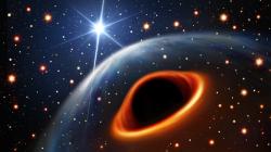 Na přelomu roku 2023 a 2024 se intenzivně diskutoval nově objevený zajímavý systém s milisekundovým pulsarem PSR J0514-4002E a druhým kompaktním objektem s hmotností mezi 2,1 -2,7 MS, o kterém se zatím neví, jestli jde o neutronovou hvězdu nebo černou díru (zdroj MPIfR; Daniëlle Futselaar (artsource.nl))