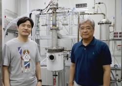 Young-Hoon Song (vpravo). Kredit: Korea Institute of Machinery and Materials.