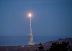Start rakety s interceptorem z kalifornské Vandenberg Space Force Base. Kredit: Boeing.