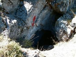 Jeskyně Hermova narození pod horou Kylléné, vedle Želví hory. Kredit: Z. Kratochvíl.