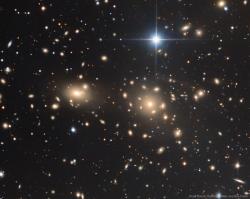 Kupa galaxií ve Vlasech Bereniky (zdroj Russ Carroll, Robert Gendler, Bob Franke: Dan Zowada Memorial Observatory).