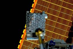 NICER (Neutron Star Interior Composition Explorer) na ISS. Zdroj: https://upload.wikimedia.org/