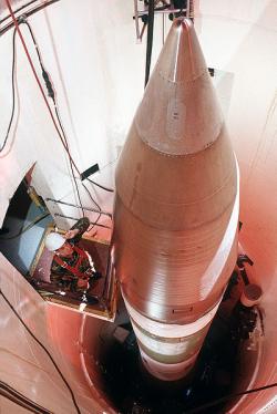 Minuteman III v raketovém silu. Kredit: U. S. Government.
