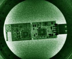Rentgenový snímek harddisku získaný v experimentu s laserem Diocles. Kredit: Extreme Light Laboratory / University of Nebraska-Lincoln.