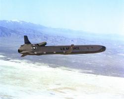 Střela AGM-86 v letu. Kredit: R.L. House / US Air Force / Wikimedia Commons.