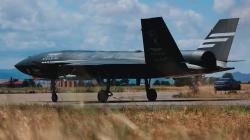 KIZILELMA s raketami JET-230. Kredit: Baykar.