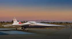 X-59 na ranveji. Kredit: Lockheed Martin.