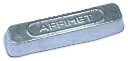 Ingot hliníku. Kredit: Romary, Wikimedia Commons, CC BY-SA 4.0.