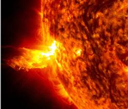Intenzivním zdrojem kosmického záření jsou velké sluneční erupce (zdroj NASA).