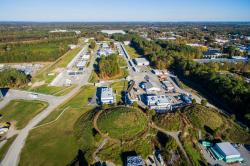 Laboratoře Thomas Jefferson National Accelerator Facility. Kredit: Jefferson Lab.