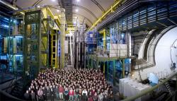 Tým experimentu LHC beauty. Kredit: CERN.