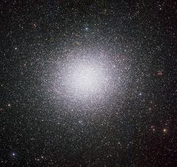 Omega Centauri, největší, nejhmotnější a nejzářivější známá kulová hvězdokupa Mléčné dráhy, o průměru cca 150 světelných let. Kredit: ESO.