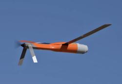 Dron řady ALTIUS-600 za letu. Kredit: US Army.