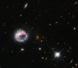 Prstencová galaxie Zw II 28. Kredit: ESA/Hubble & NASA.