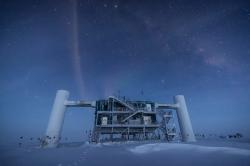 Neutrinová observatoř IceCube. Kredit: IceCube Neutrino Observatory.